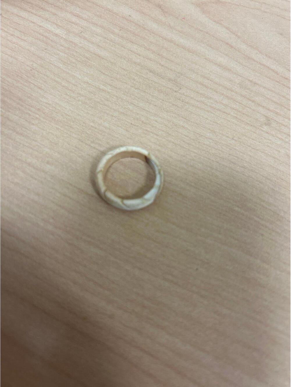 Ivory Shell Band Ring - Picture 4 of 5